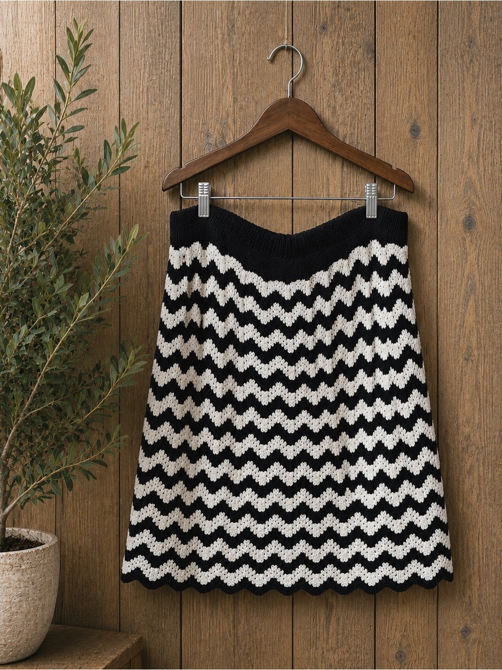 Ava‎ & Viv Black and White Chevron A-Line Skirt